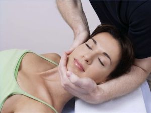Ok so this is not me, but look at the way the chiropractor is handling her neck. It may look scary, but this is honestly my FAVOURITE part. I look forward to getting my neck adjusted every time!